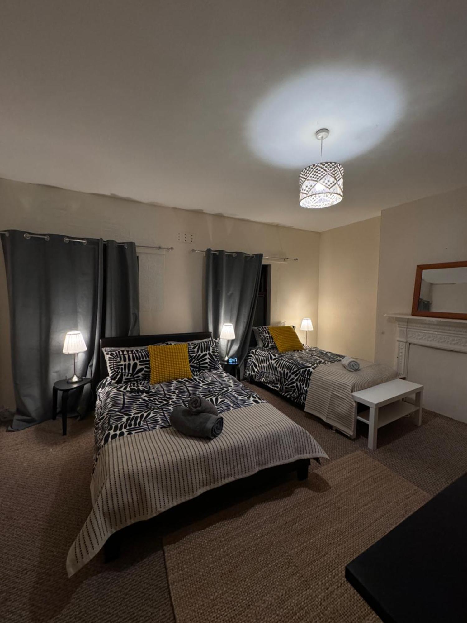 House In Antrim Road Hotel Белфаст Екстериор снимка