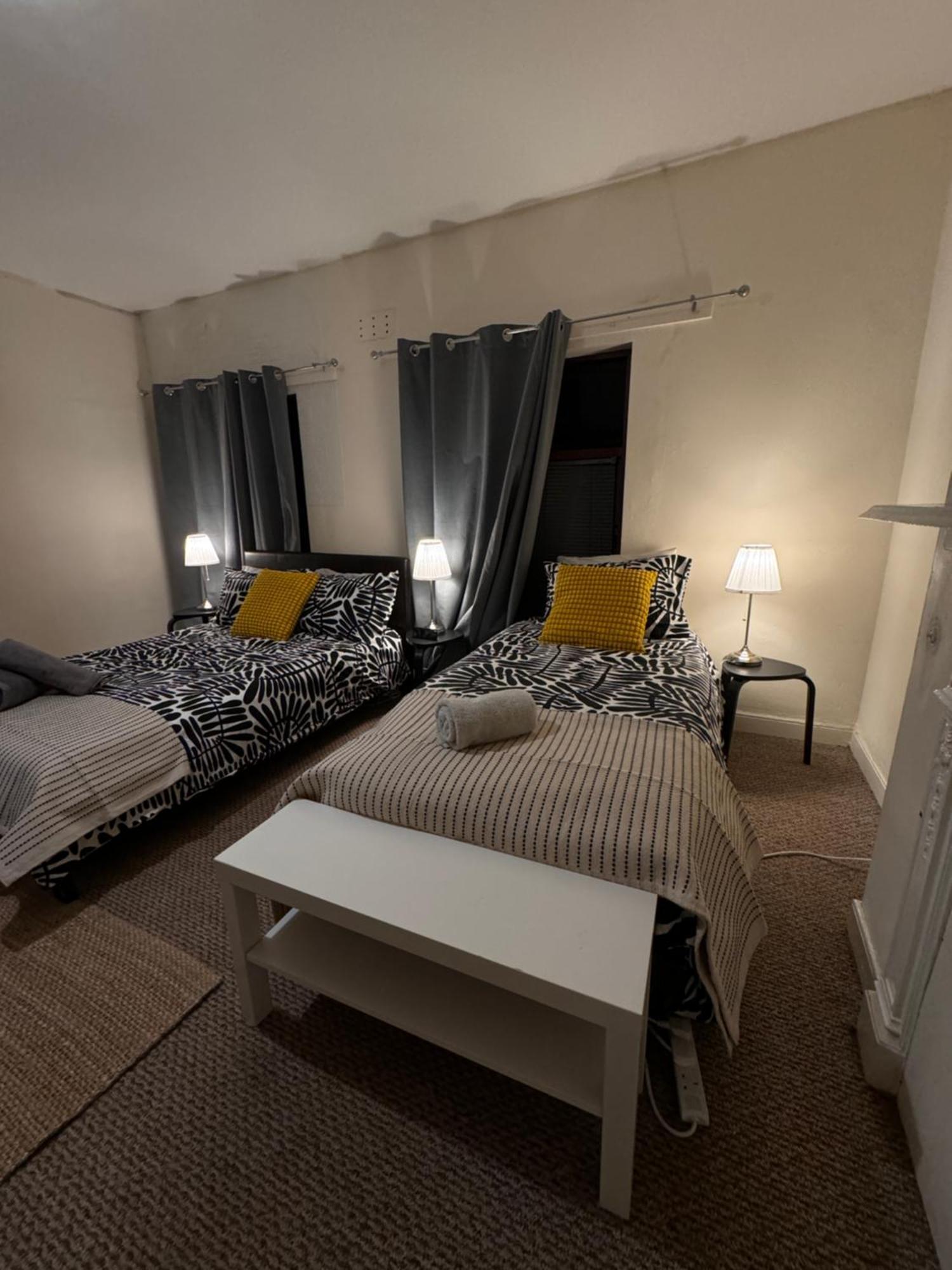 House In Antrim Road Hotel Белфаст Екстериор снимка