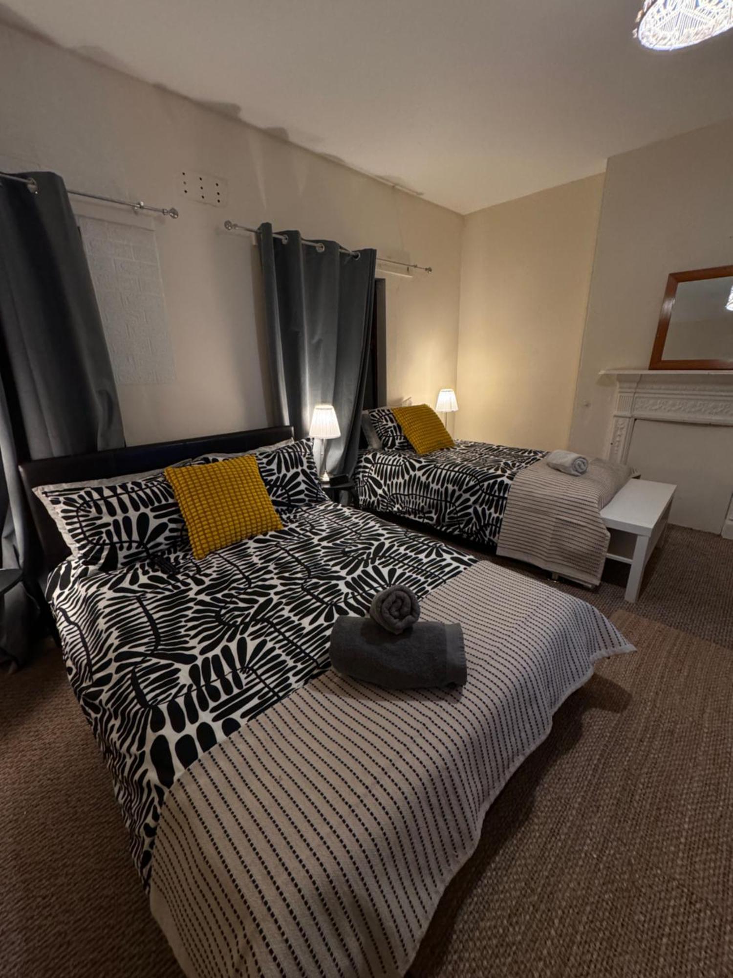 House In Antrim Road Hotel Белфаст Екстериор снимка