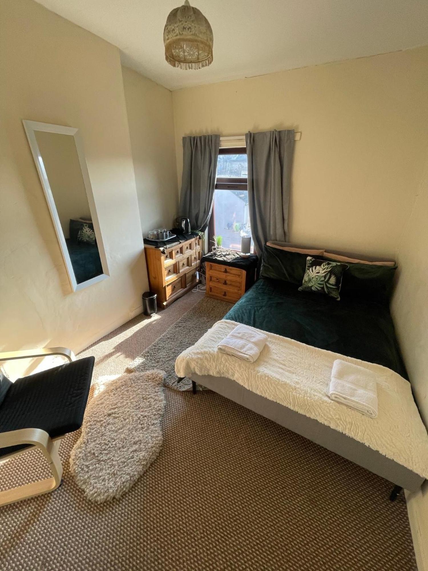 House In Antrim Road Hotel Белфаст Екстериор снимка