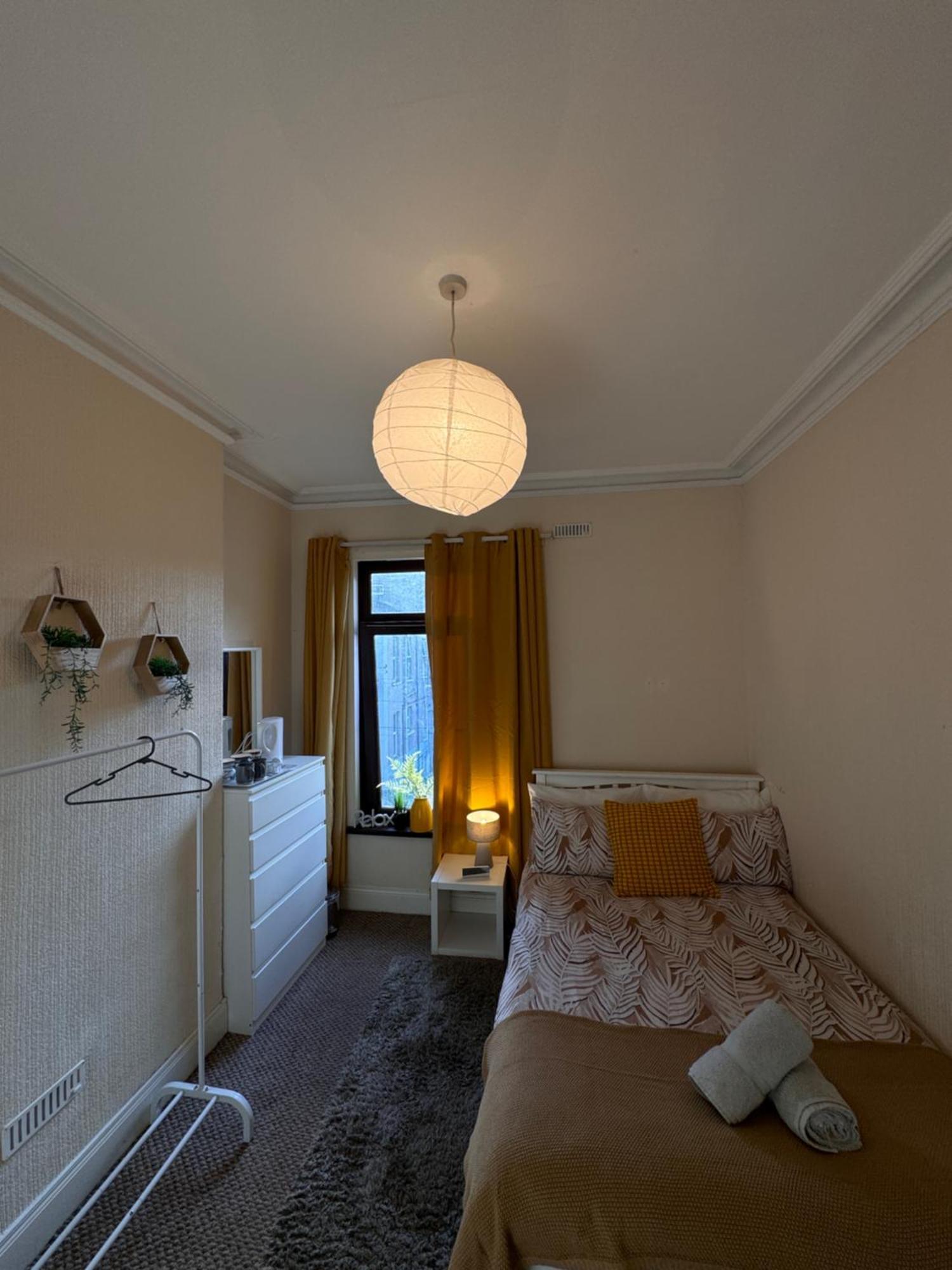 House In Antrim Road Hotel Белфаст Стая снимка