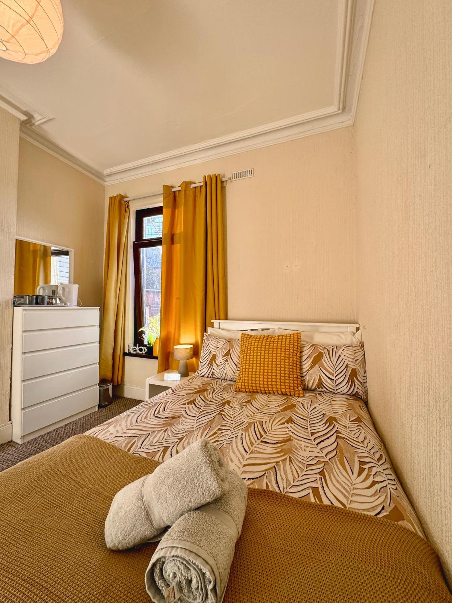 House In Antrim Road Hotel Белфаст Екстериор снимка